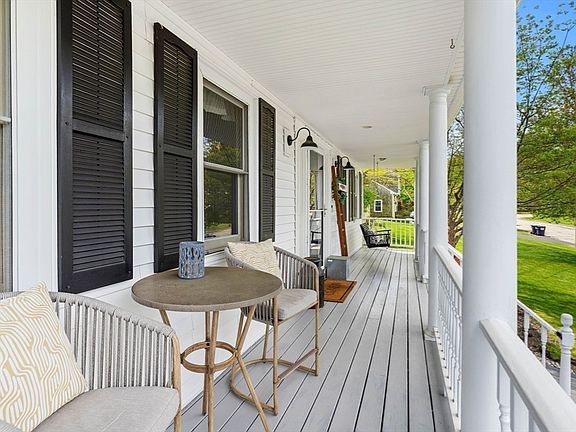 5th image of 12 Rainbow Cir