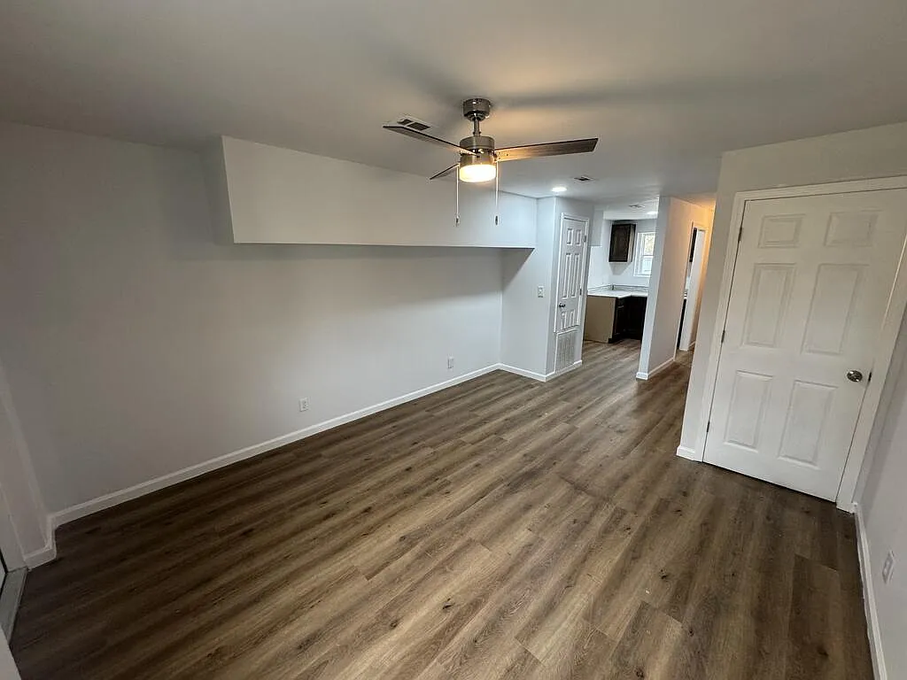 2 bed, 1.0 bath, 810 sqft, $800 — Photo 4