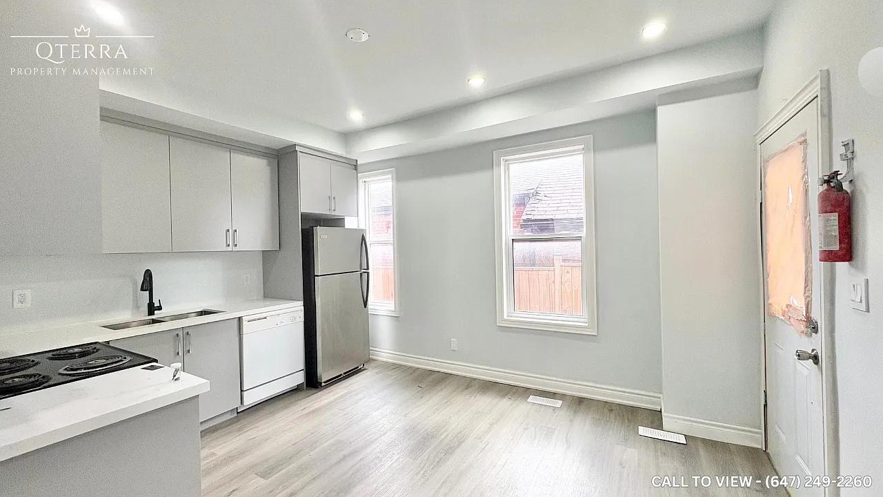 3 bed, 900 sqft, $2,195 — Photo 1