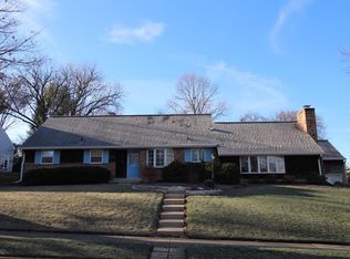 203 Fleetwood Dr, Bloomington, IL 61701