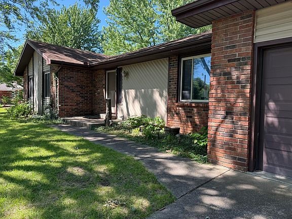 3rd image of 819 Barwick Place