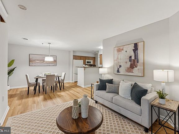 3rd image of 1001 N Vermont St APT 108