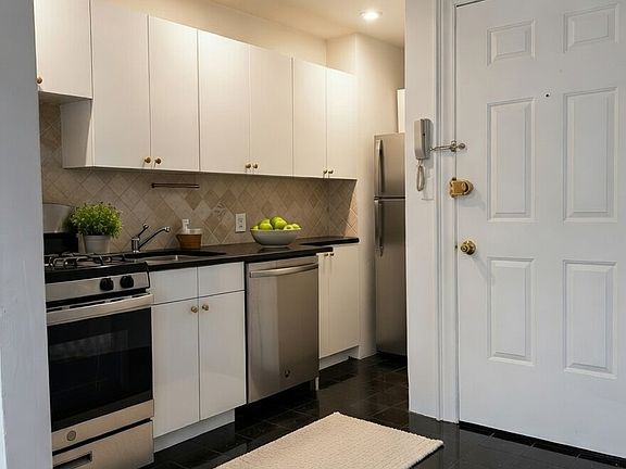 5th image of 52 Irving Pl APT 28