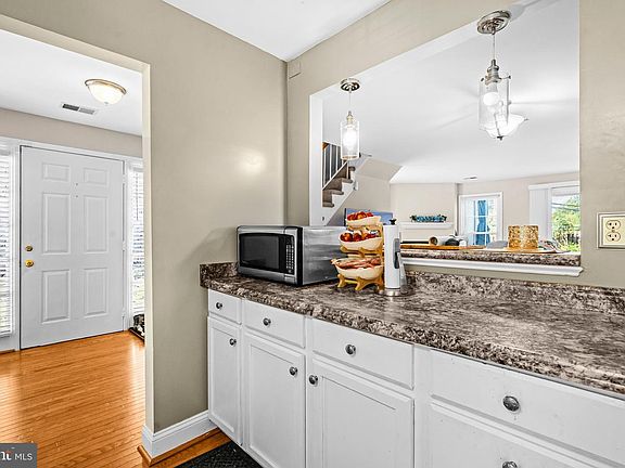 4th image of 7556 Blanford Ct