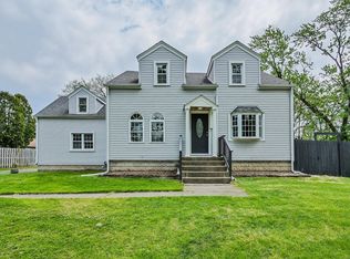 423 S Center St, Bensenville, IL 60106