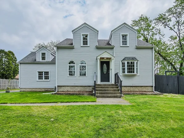 423 S Center St, Bensenville, IL 60106