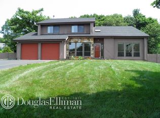 7 Royal Ct, Nesconset, NY 11767