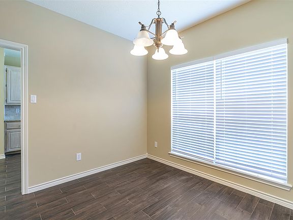 5th image of 1012 Deer Park Ct