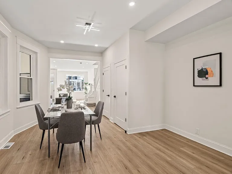 2921 W Oxford St — Photo 7