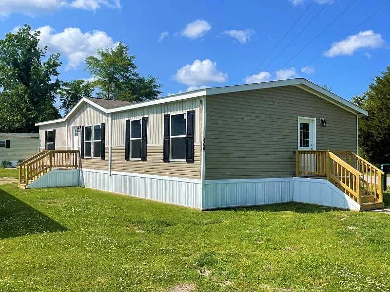 1st image of 550 Coyote Cres