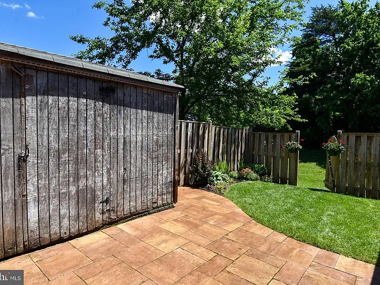 27 Marian Ct — Photo 33
