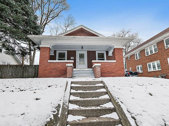 2nd image of 1220 N Rockton Ave