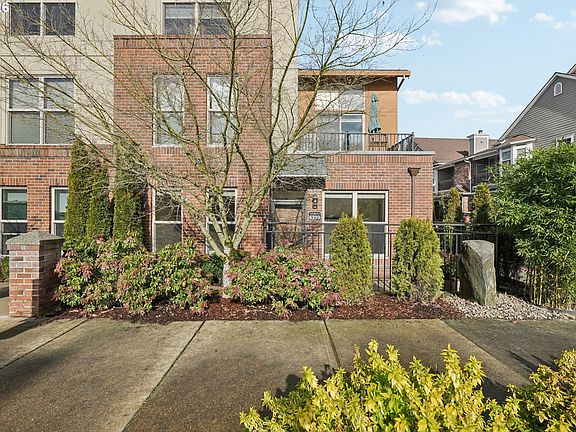 2nd image of 6299 NE Carillion Dr