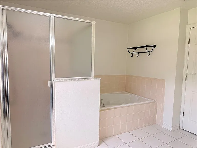 3010 Victoria Dr — Photo 29