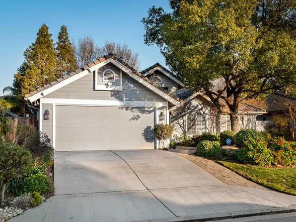 9062 N Brookview Dr, Fresno, CA 93720