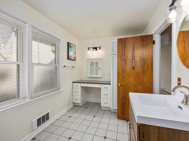 44 Grove St NE — Photo 13