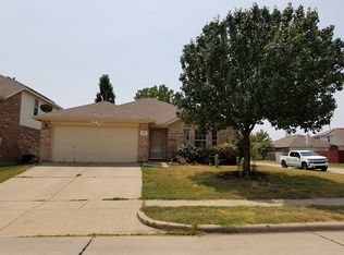 1051 Twin Brooks Dr, Grand Prairie, TX 75052