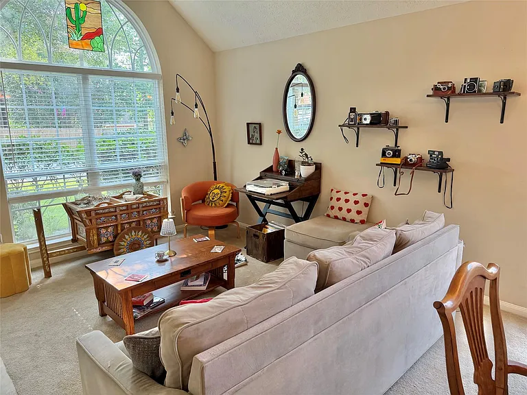 1907 Tavish Ln — Photo 6