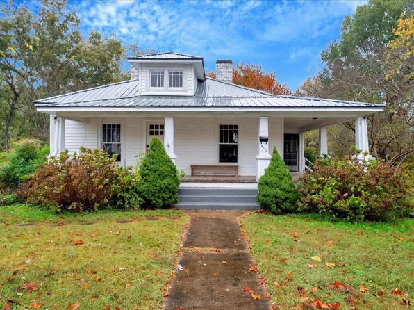 415 S 3rd St, Mebane, NC 27302