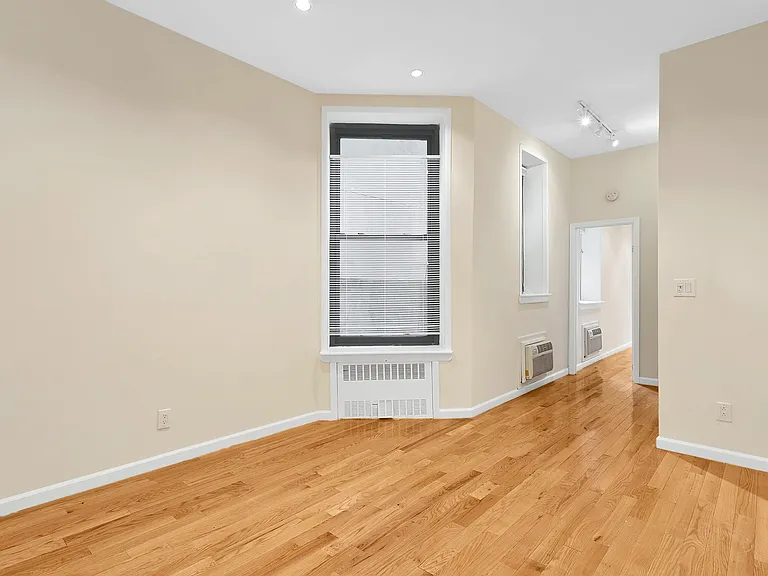 229 E 67th St #1CC — Photo 4