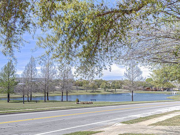 4th image of 2785 Lake Forest Dr