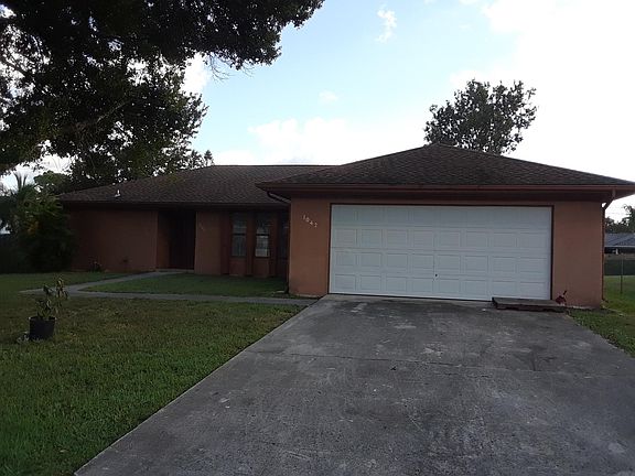 2nd image of 1042 SE Seagrass Ave