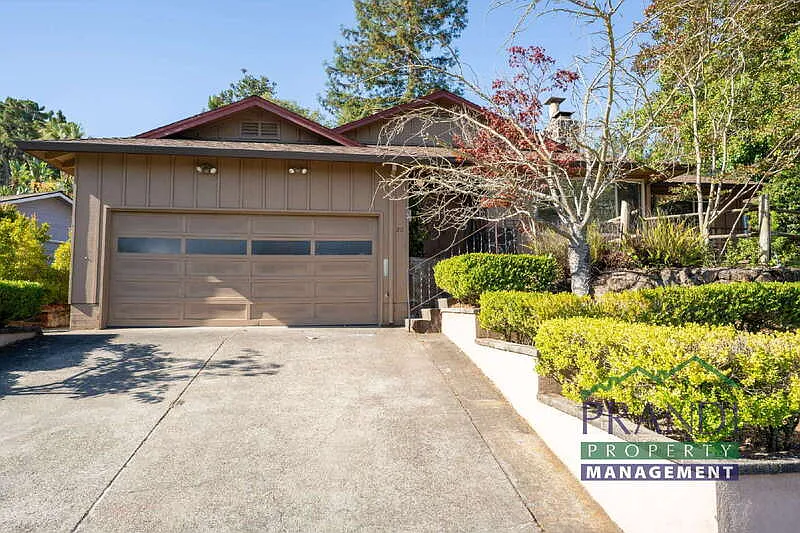 4 bed, 2.5 bath, 2274 sqft, $6,500 — Photo 3