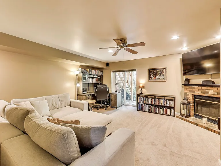 13630 Cedar Creek Ln — Photo 22