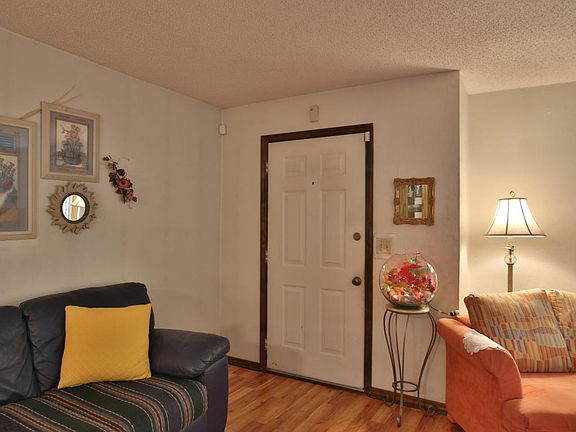 4th image of 828 Avondale Ave