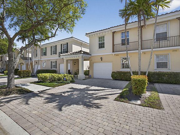 3rd image of 306 Salinas Drive