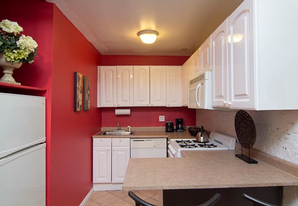 1st image of 328 W 47th St APT 3C