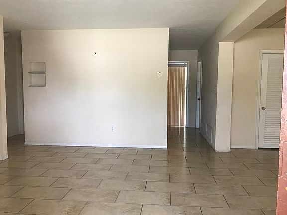 3rd image of 901 Joel Blvd