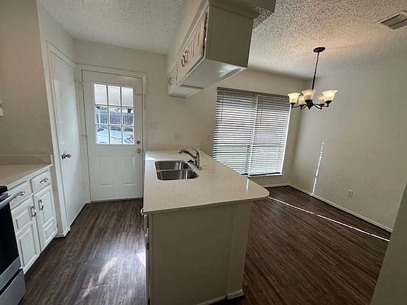3rd image of 1012 Cottonwood Trl