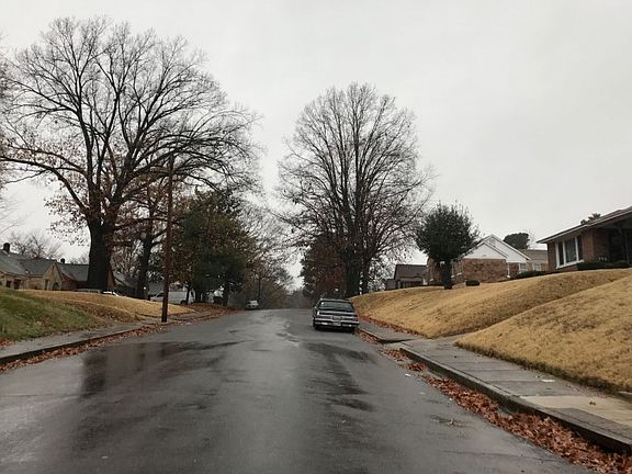 5th image of 744 E McKellar Ave