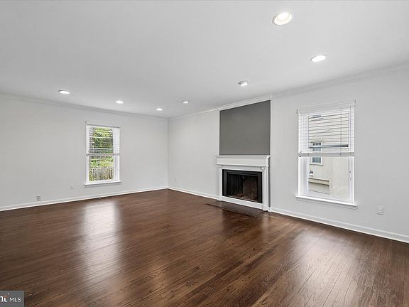 3rd image of 3 Hansen Ct
