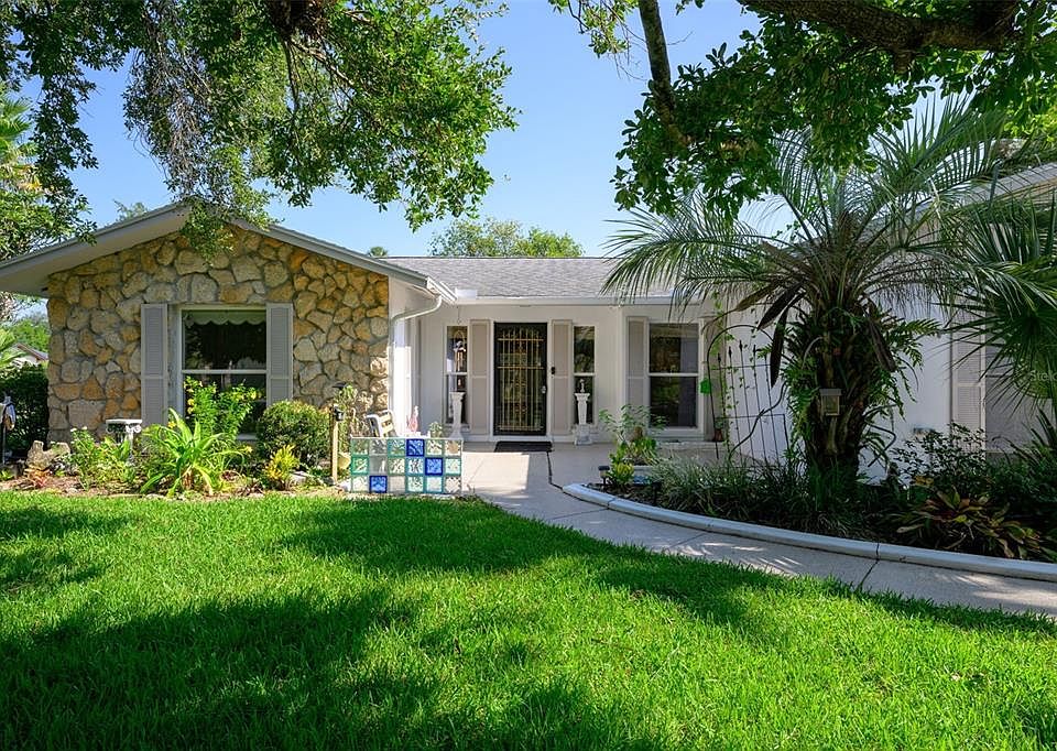 1st image of 30 FERNHAM LANE