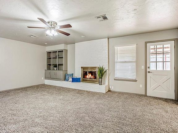 3rd image of 1023 Garden Grv