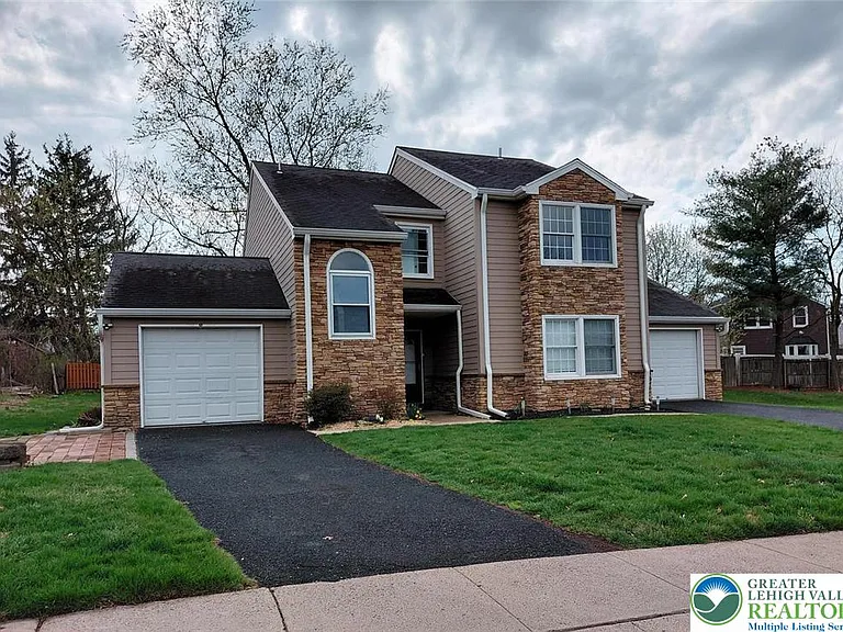 228 Spring House Ln — Photo 1