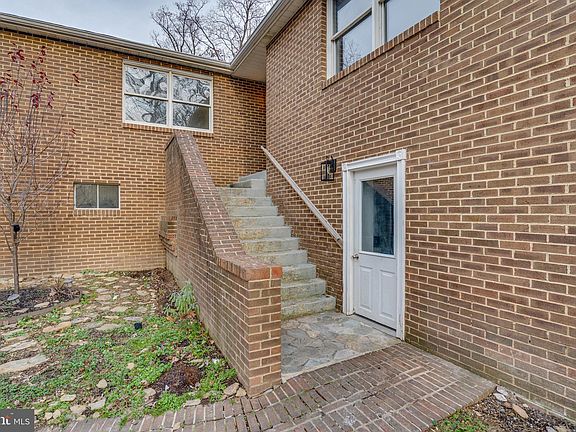 4th image of 289 McGuire Cir