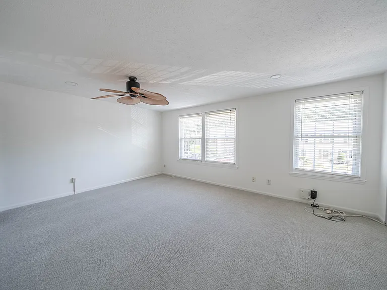 10 Forestview Ct — Photo 7