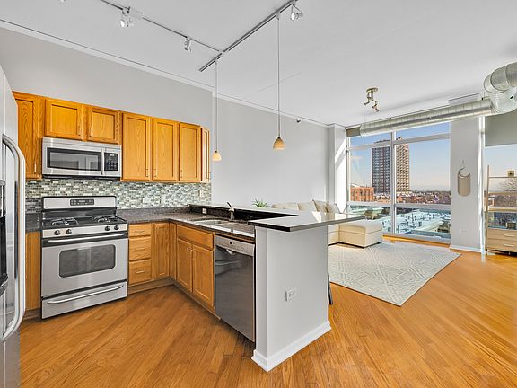2nd image of 1819 S Michigan Ave APT 607