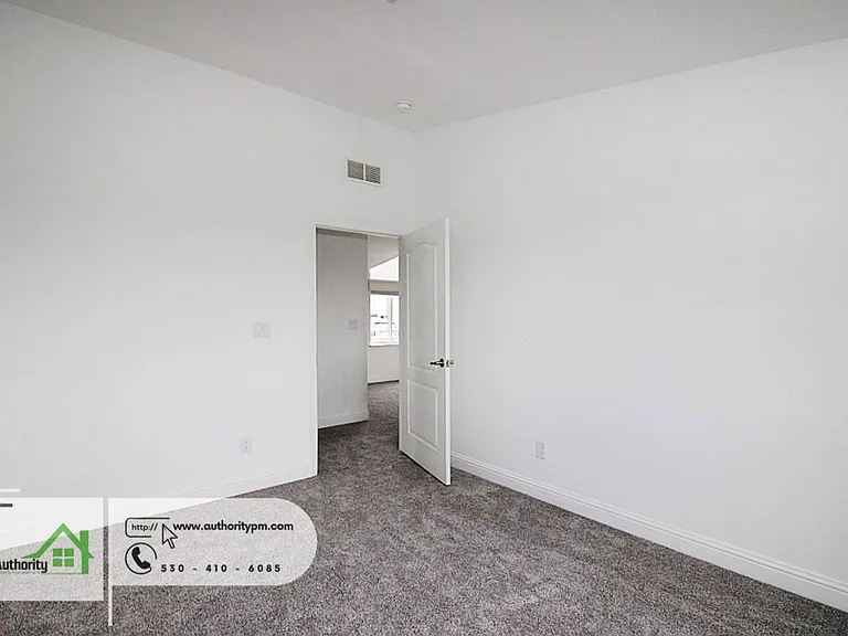 18848 Lorina Dr — Photo 12