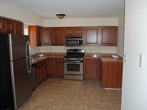 5th image of 122 Saint Marys St