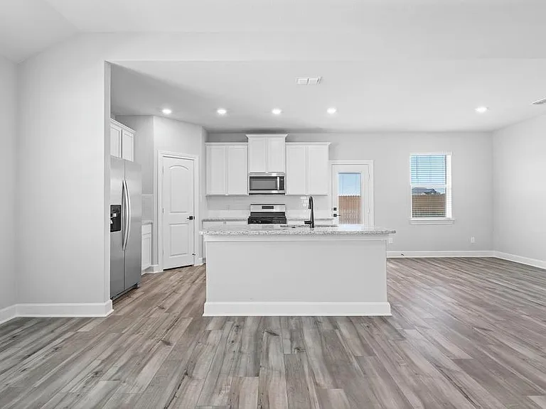 2032 Brentwood Dr — Photo 6