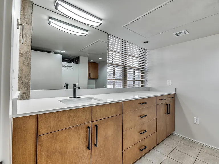 1209 N Harvey Ave #303 — Photo 8