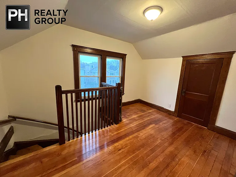 44 Capitol St — Photo 12