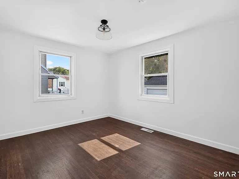 11 Stratfield Pl — Photo 18