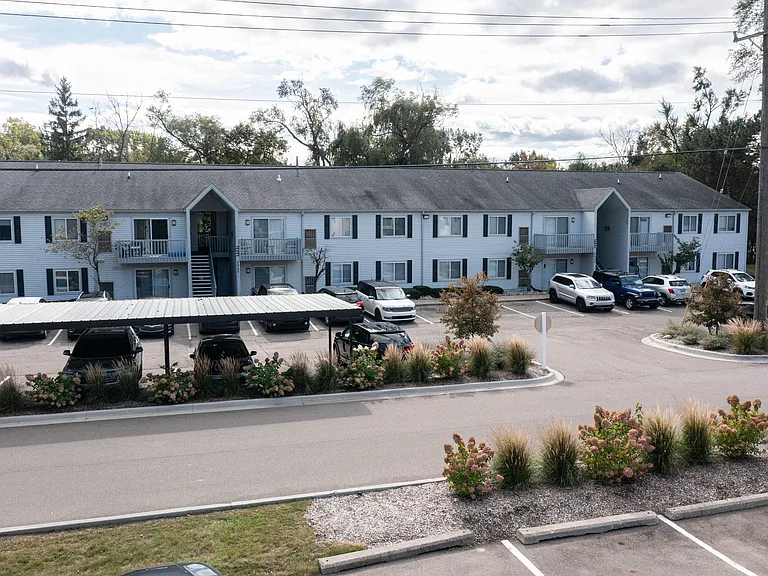Greyberry Park Apartments — Photo 13