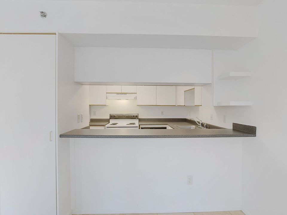 1st image of 1415 SW Park Ave #201