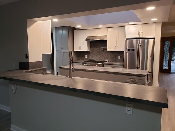 Brand new chef's kitchen.